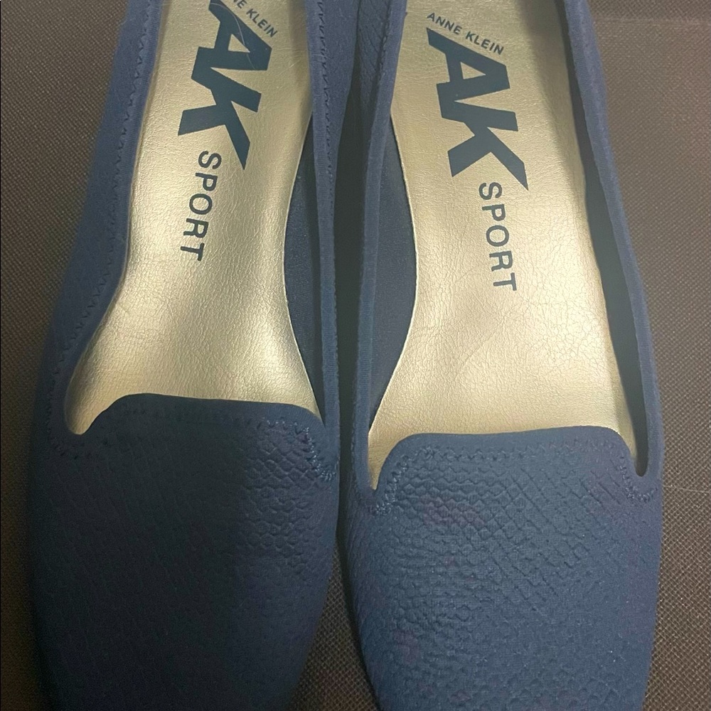 Anne Klein Sport Size 6 Navy Shoe